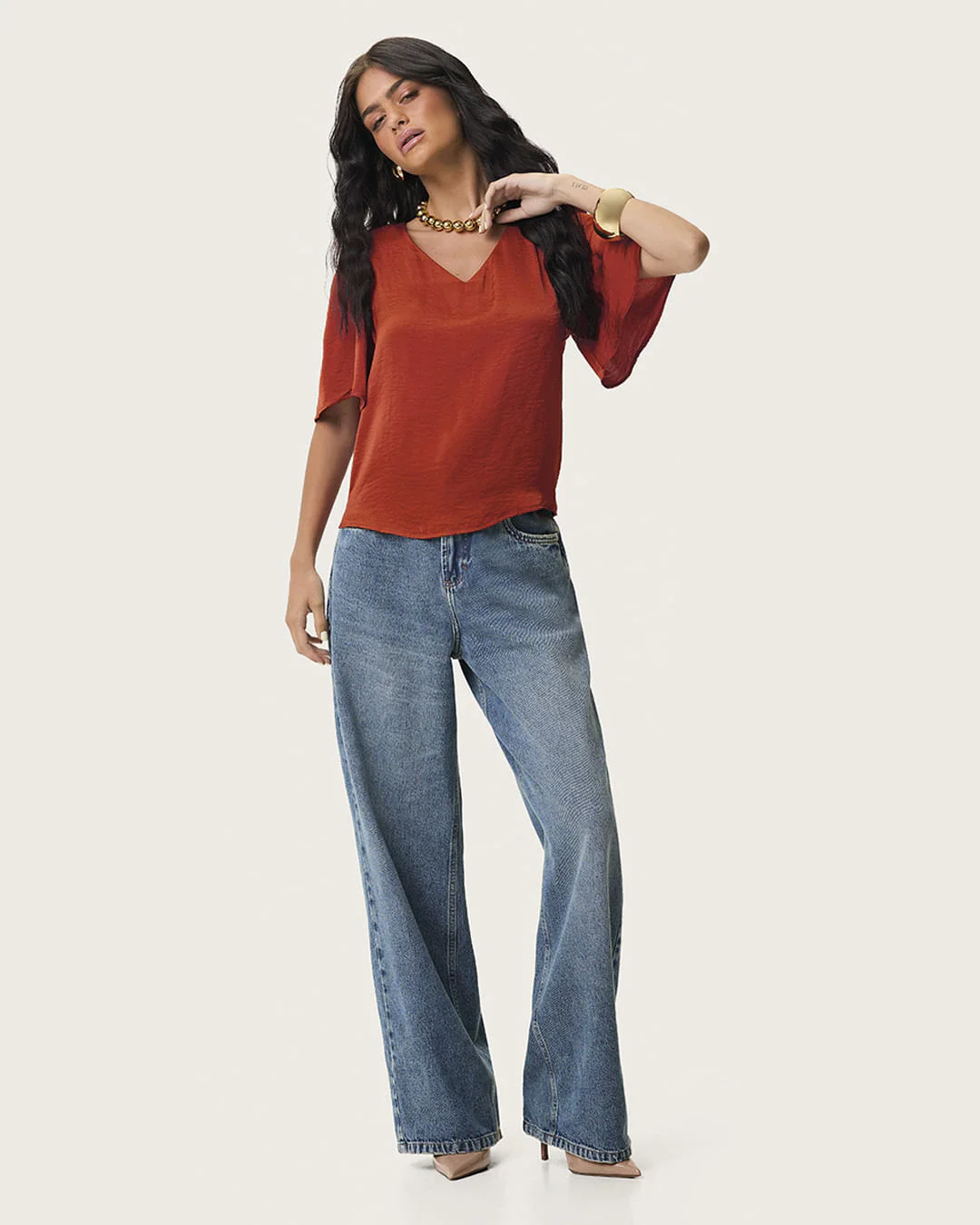 Blusa Ampla Feminina Decote V Tecido Acetinado Texturizado - ENFIM
