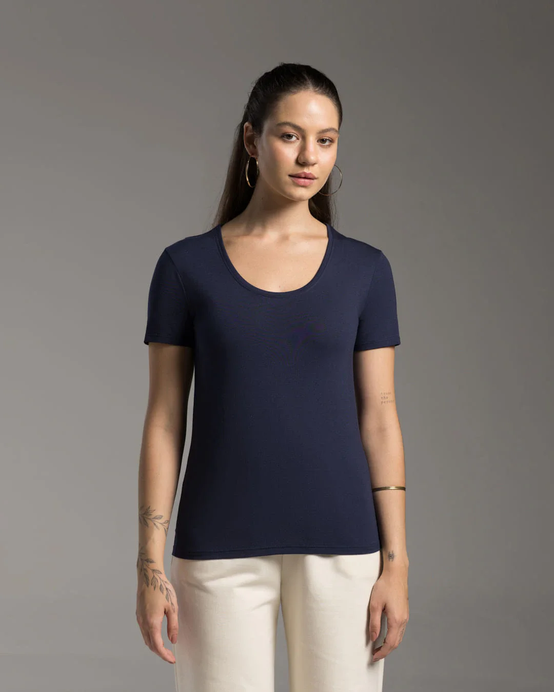 Tech T-Shirt Modal Gola U Feminina - BASICAMENTE