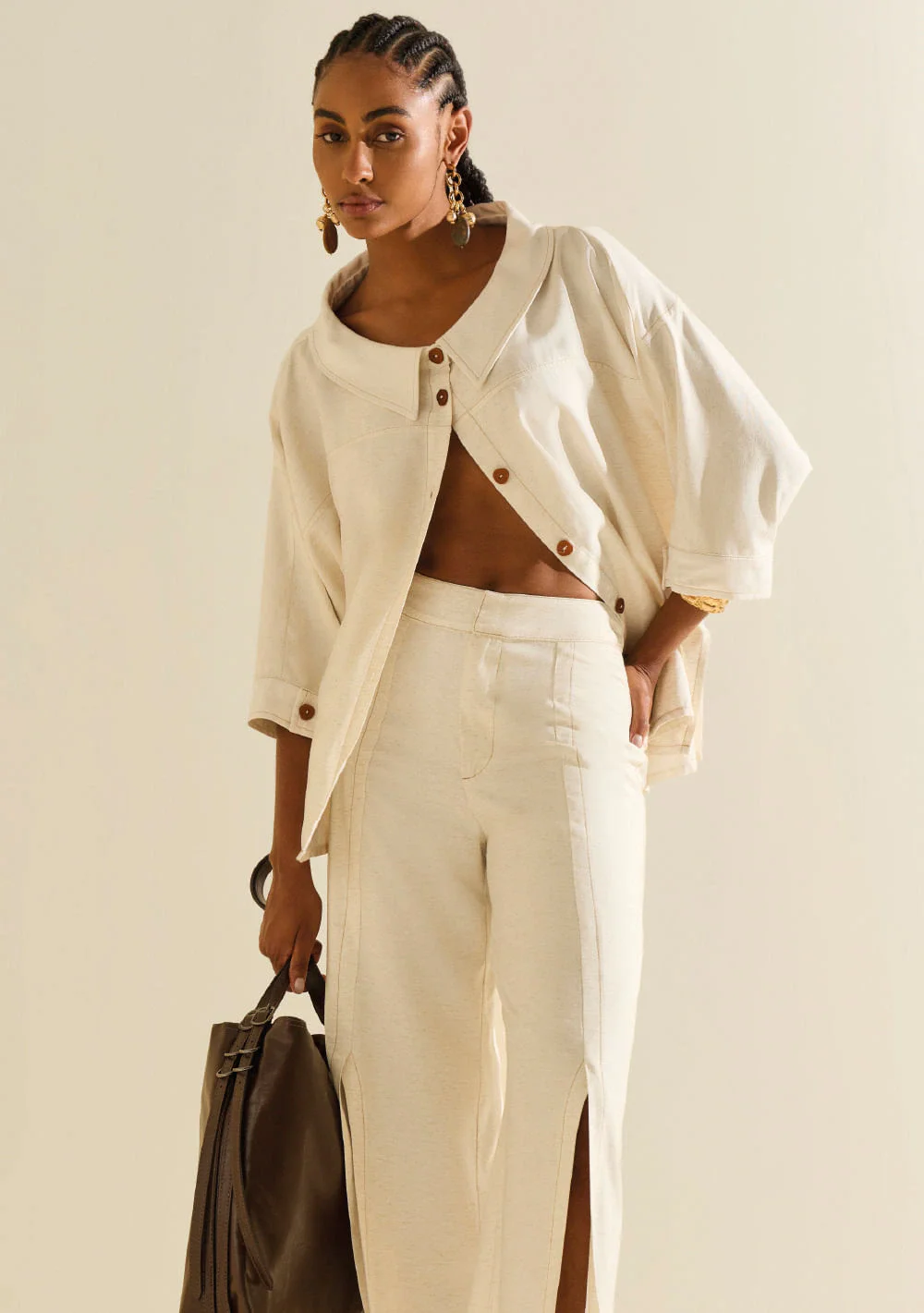 Camisa Morena Rosa Oversized Decote Canoa Manga 3 Quartos Alongada Off White