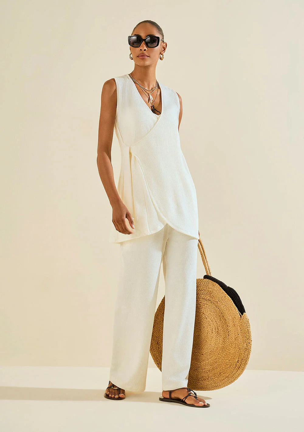 Vestido Curto Alvéolo Branco