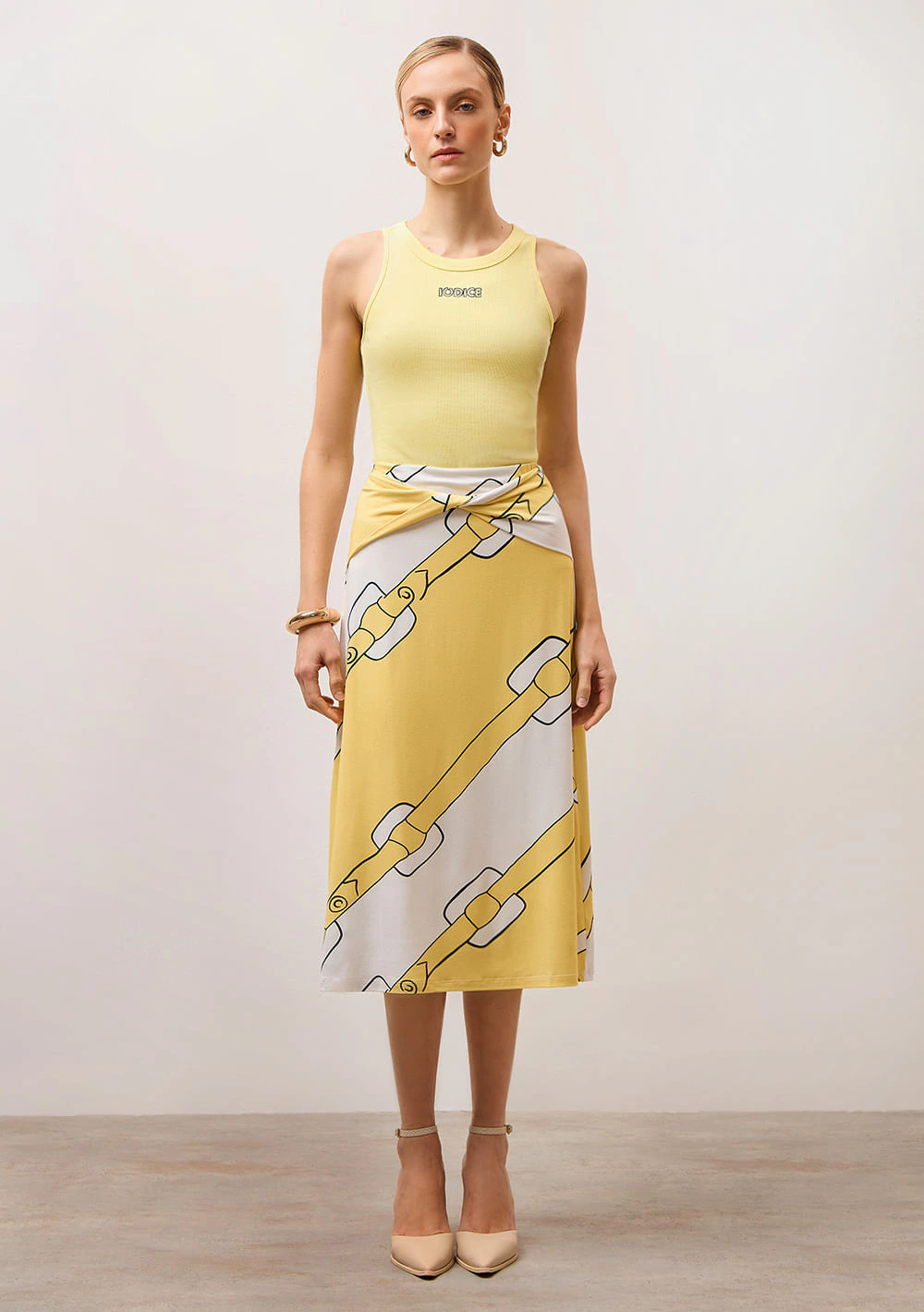 Regata Iódice Decote Redondo Bordada Amarelo