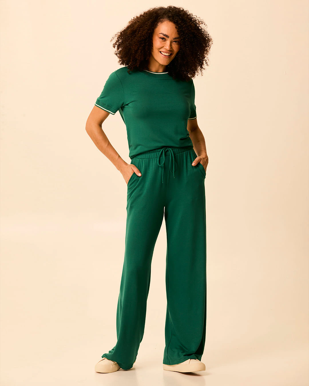 Calça Wide Leg Feminina Bolso Faca Cadarço Frontal Em Moletinho De Viscose