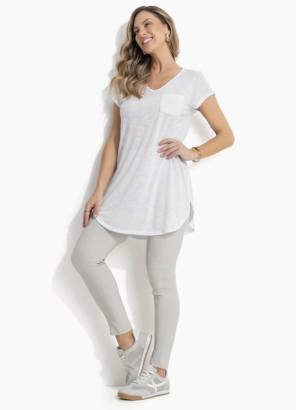 Quintess - Blusa Alongada Branca com Decote V