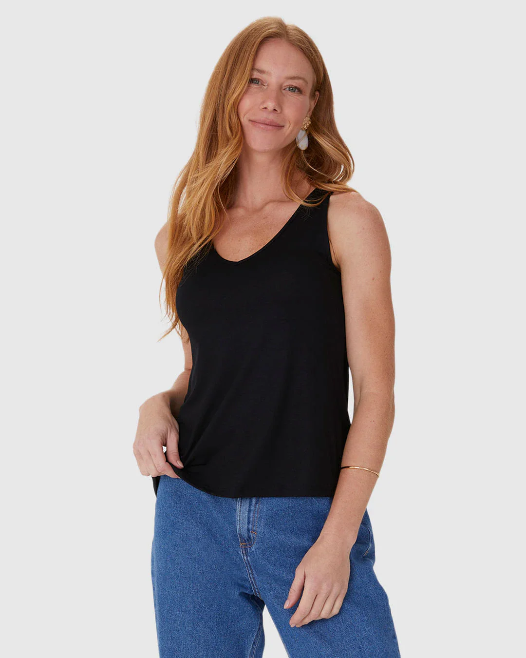 Regata Básica Feminina Decote V Em Malha Essence
