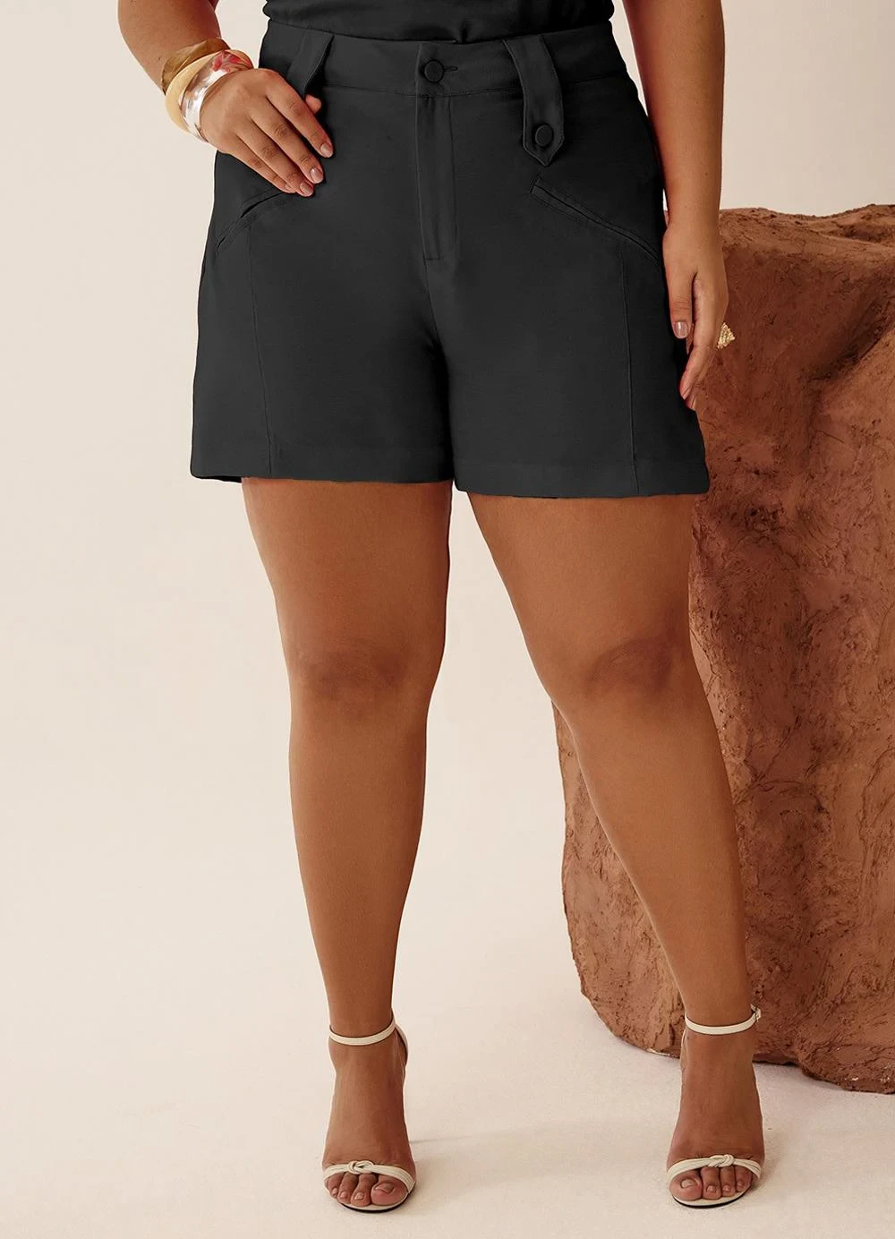 Elegance - Bermuda Bolso Embutido Frente Preto