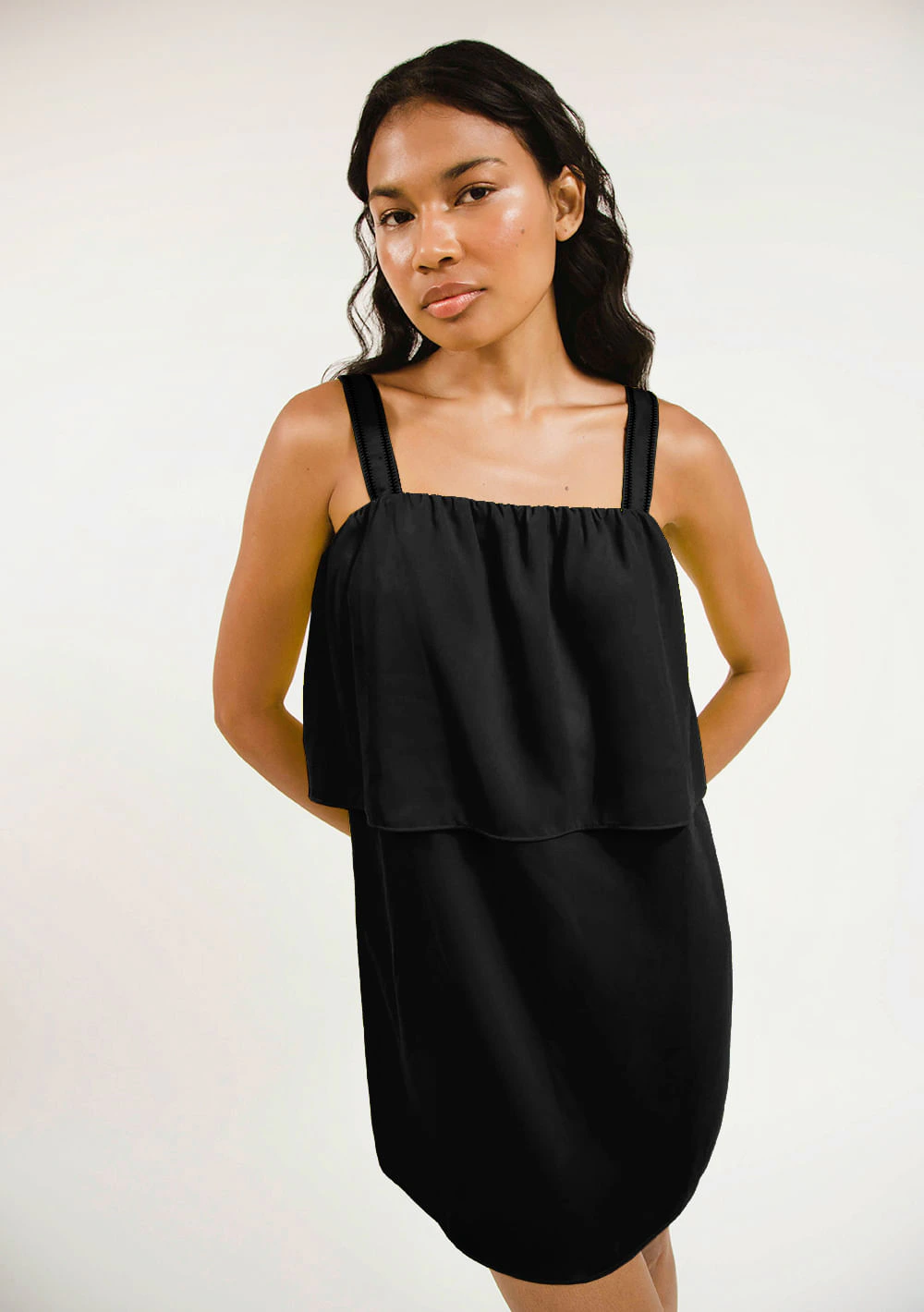 Vestido Zinco Curto Decote Reto Detalhe Alça Preto