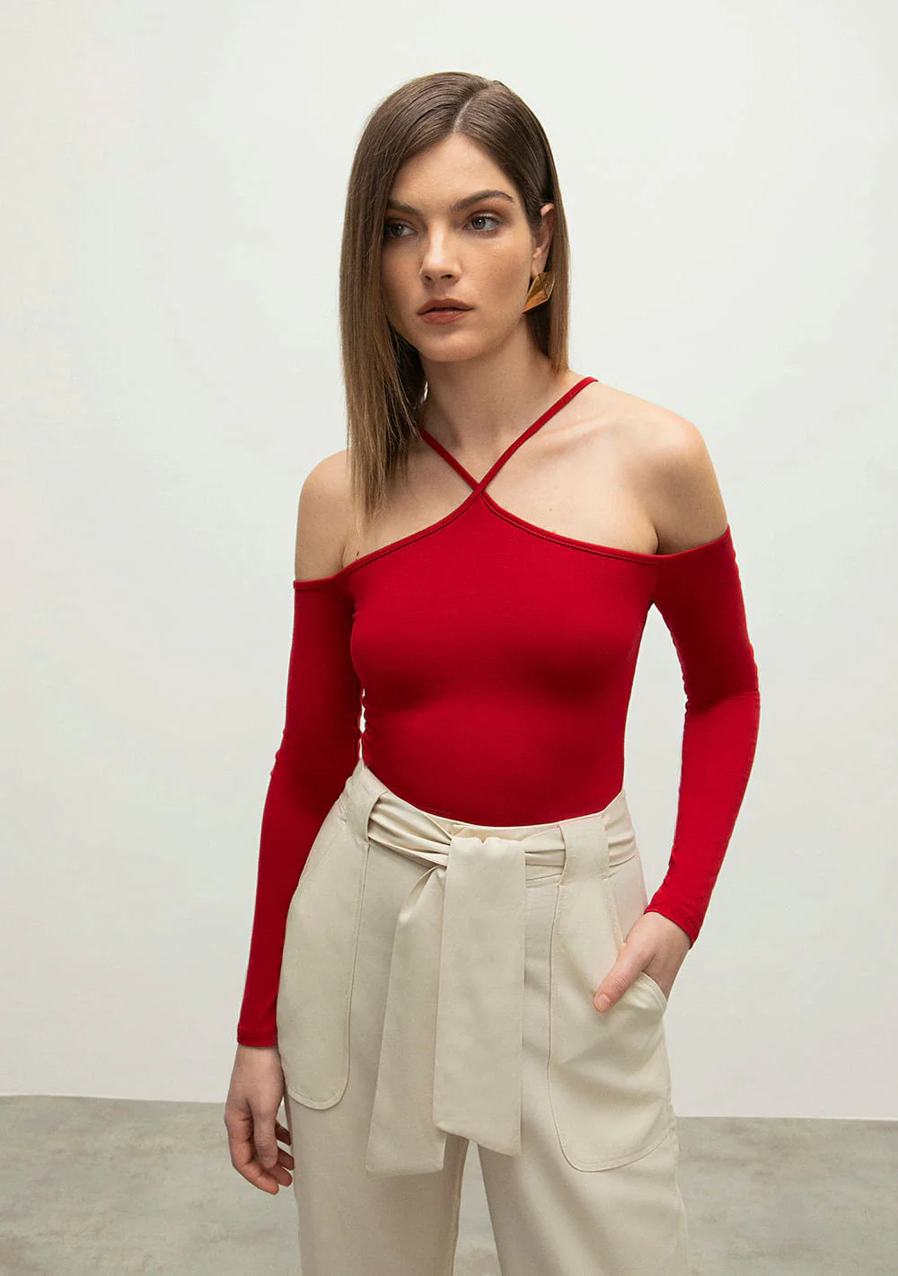 Blusa Iódice Decote Diferenciadao Manga Longa Com Recorte Vermelho