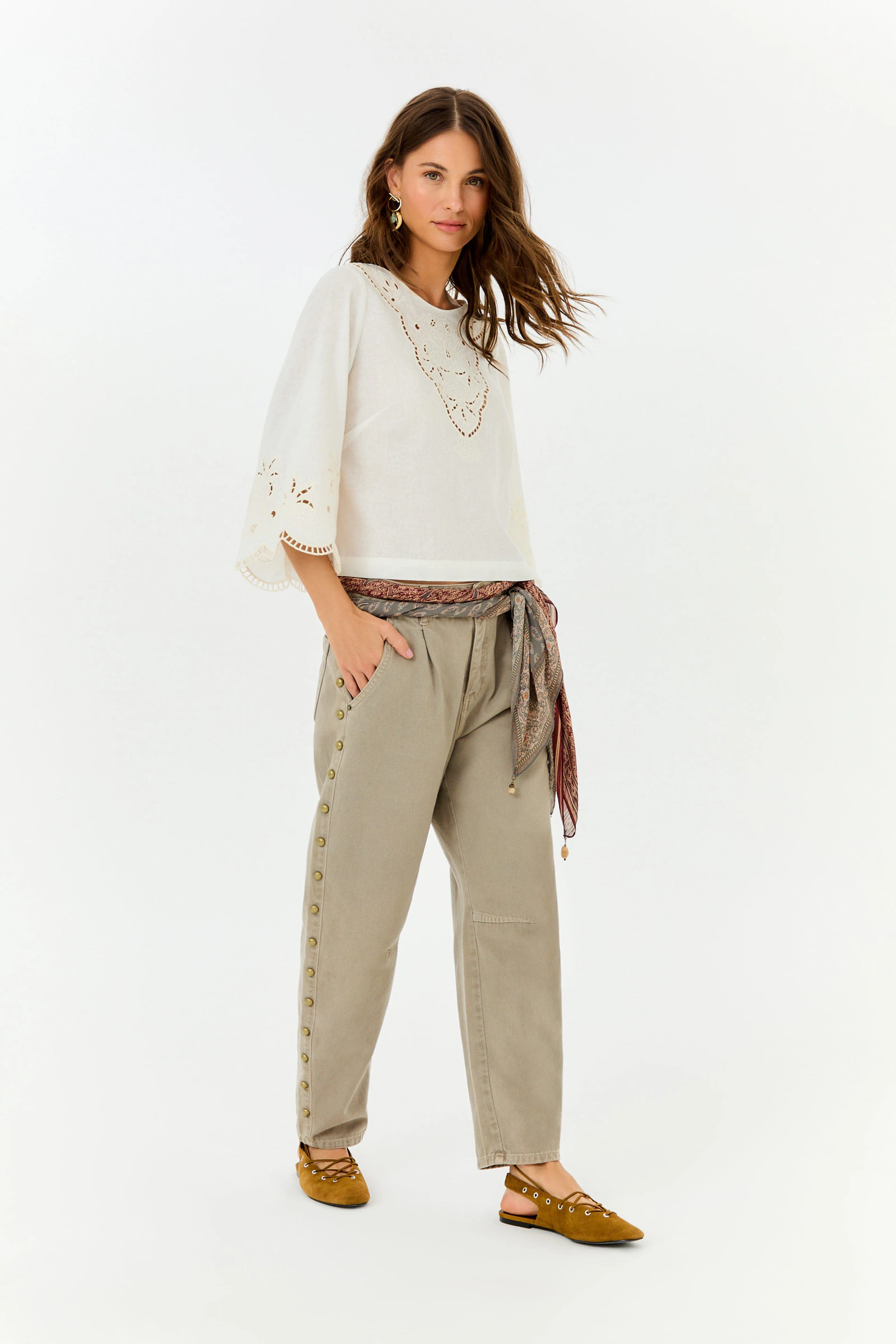 Calça Sarja Barrel Tachas