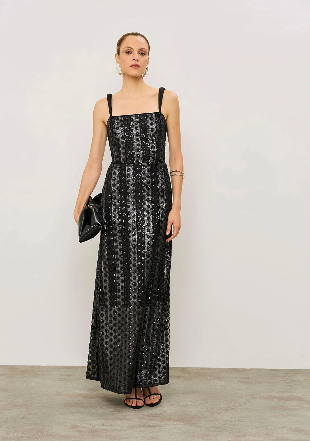 Vestido Iódice Ajustado Decote Reto Com Alça Longo Preto