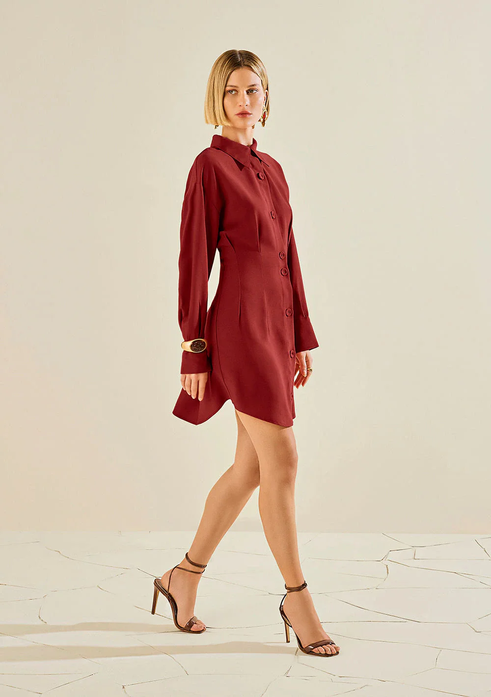 Vestido Morena Rosa Ajustado Gola Clássica Manga Longa Curto Vermelho