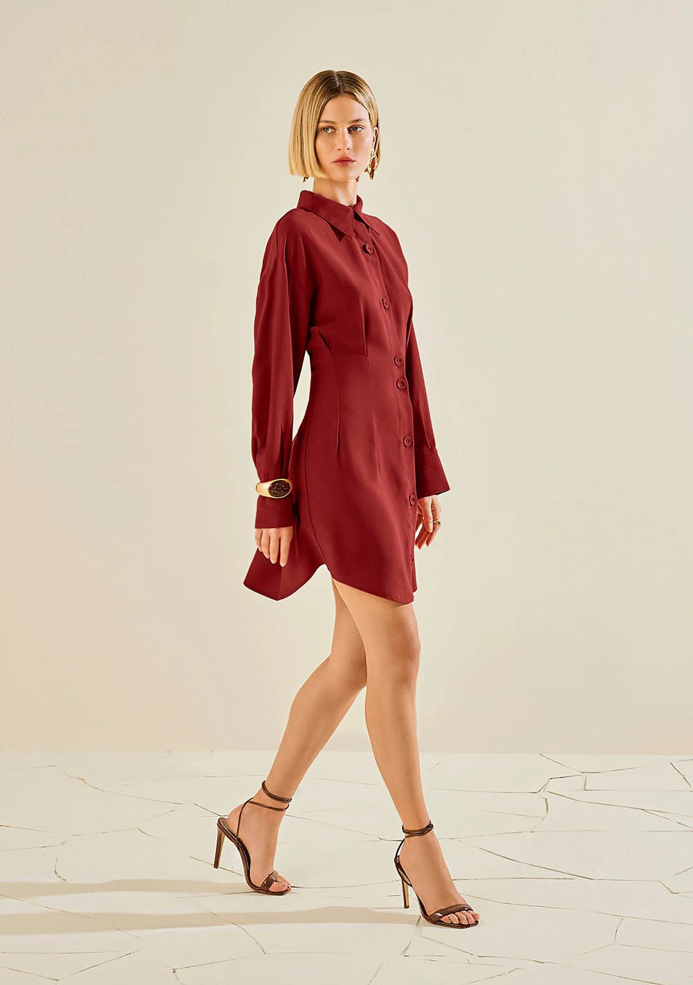 Vestido Morena Rosa Ajustado Gola Clássica Manga Longa Curto Vermelho