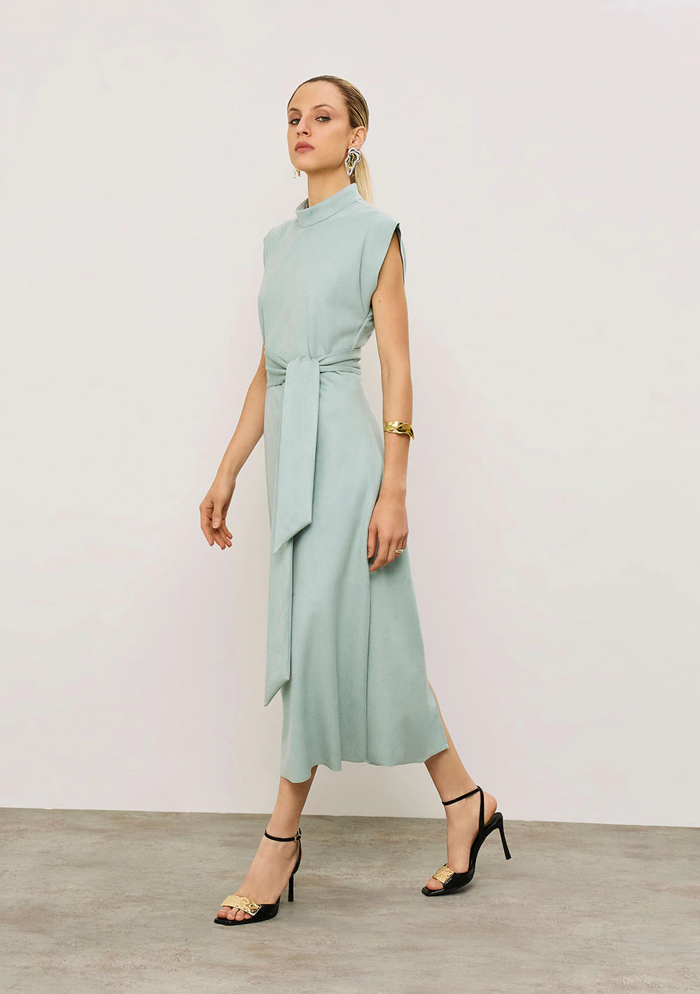 Vestido Iódice Solto Gola Alta Manga Curta Curto Azul