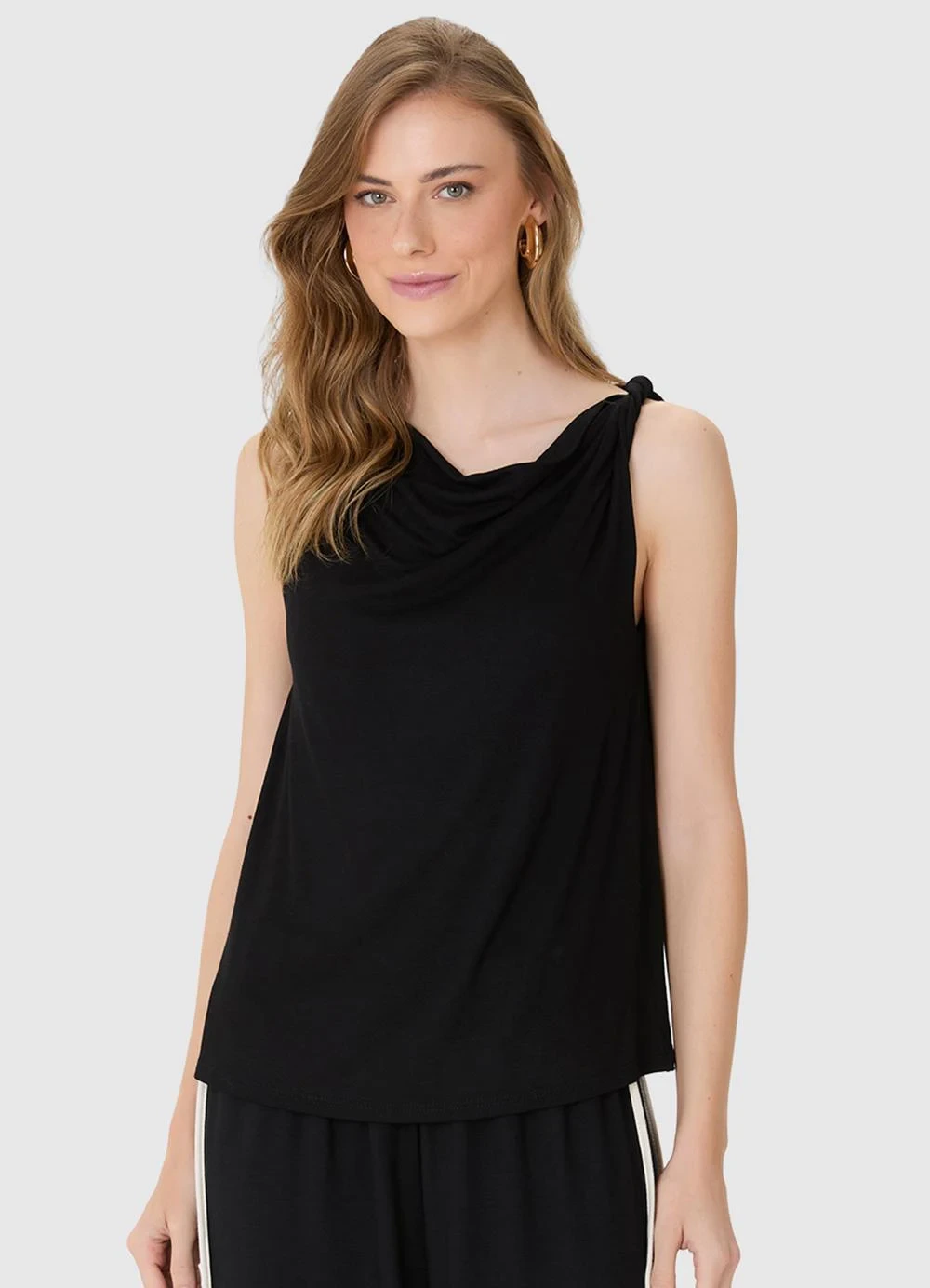 Malwee - Blusa Assimétrica com Torção Preto