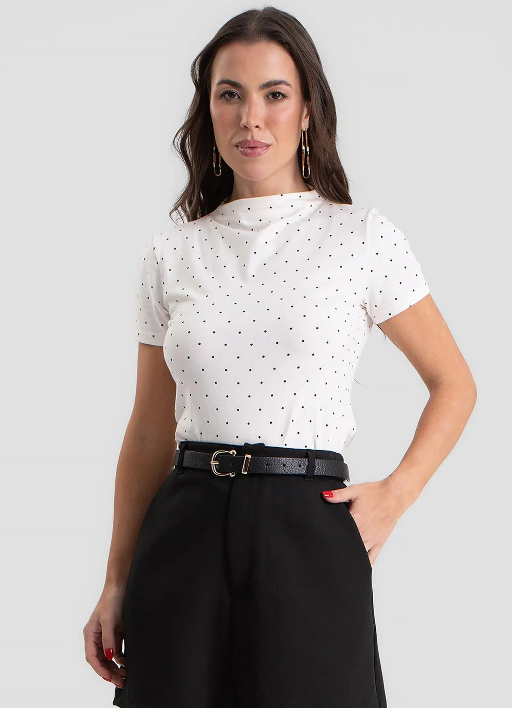 Dianna - Blusa Feminina Gola Chaminé com Estampa Poá Bege