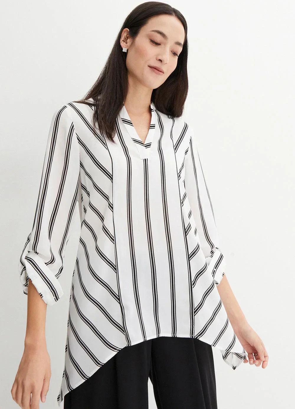 bonprix - Blusa Listras P&B em Crepe Plano