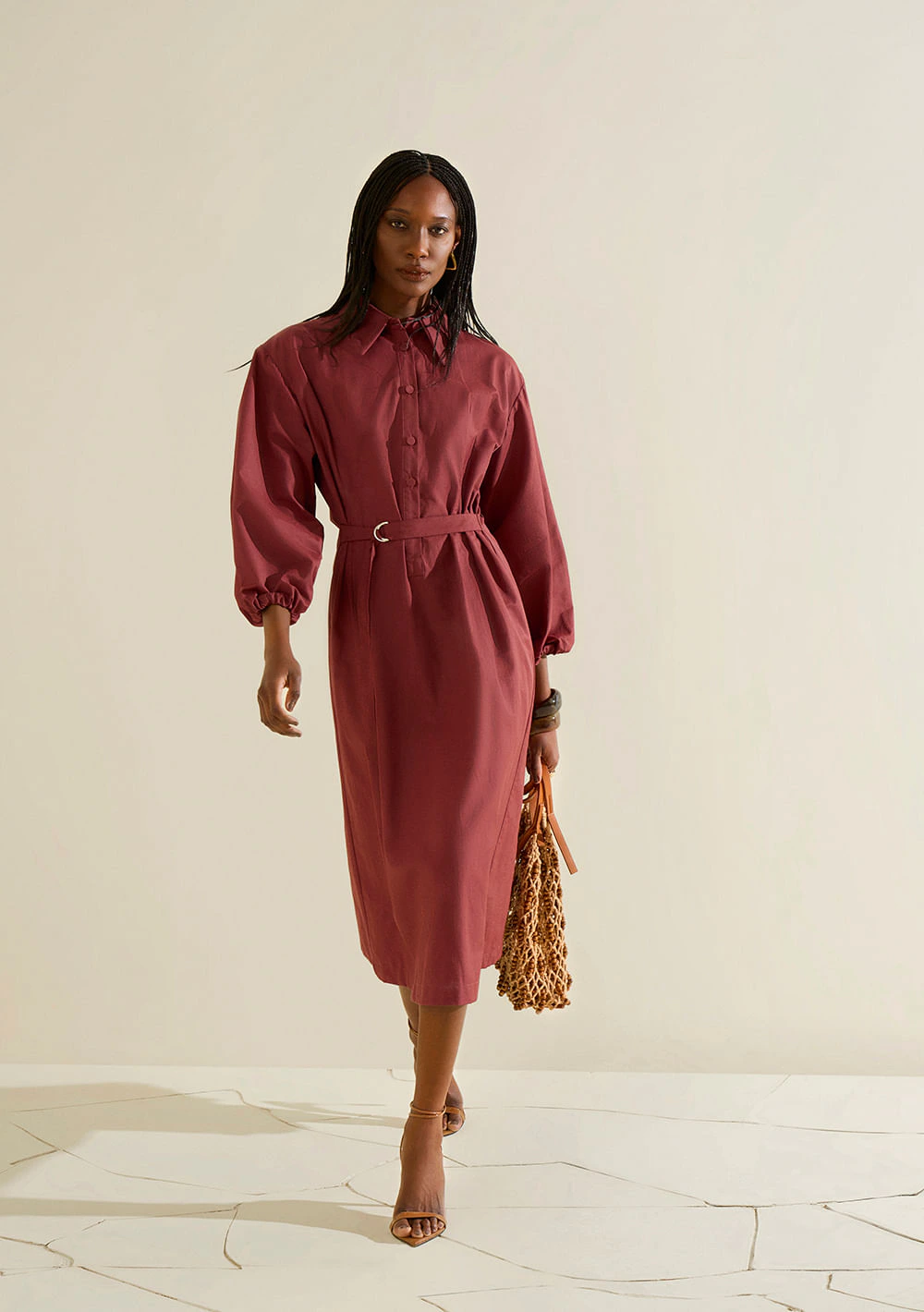 Vestido Morena Rosa Ajustado Gola Clássica Manga Longa Midi Bordo