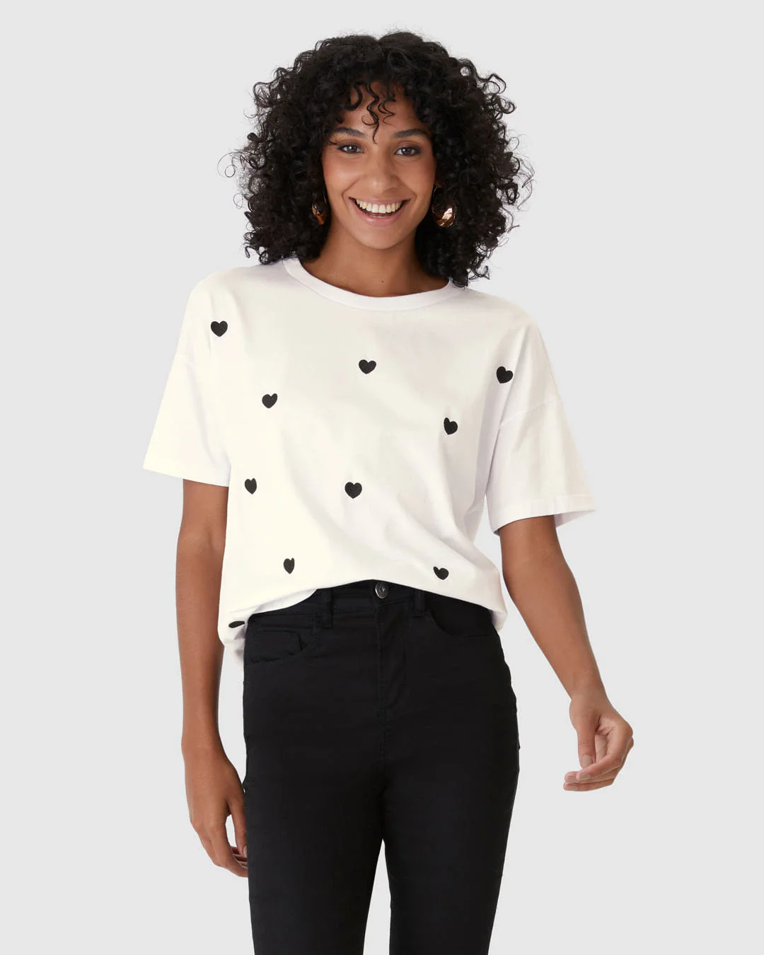 Camiseta Feminina Ampla Bordado Frontal Em Algodão